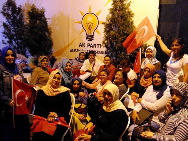 Ak Parti Ataşehir Demokrasi Nöbeti Taçlandırıldı 2016