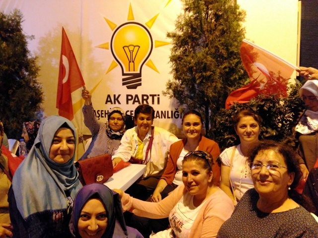 Ak Parti Ataşehir Demokrasi Nöbeti Taçlandırıldı 2016