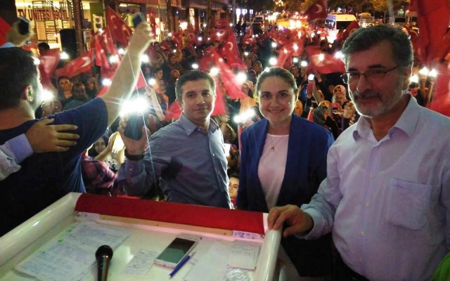 Ak Parti Ataşehir Demokrasi Nöbeti Taçlandırıldı 2016