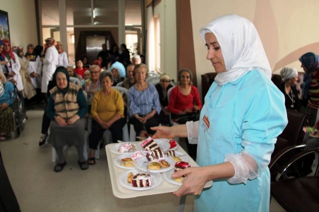 Ak Parti Ataşehir Kadın Kolları, 8 Mart Kadınlar Günü, Darülaceze Ziyareti 2016