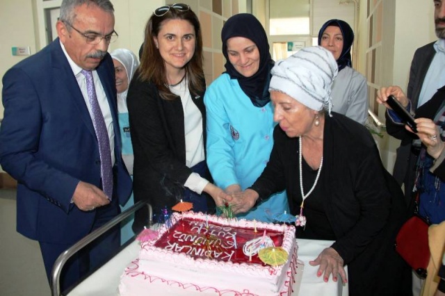 Ak Parti Ataşehir Kadın Kolları, 8 Mart Kadınlar Günü, Darülaceze Ziyareti 2016