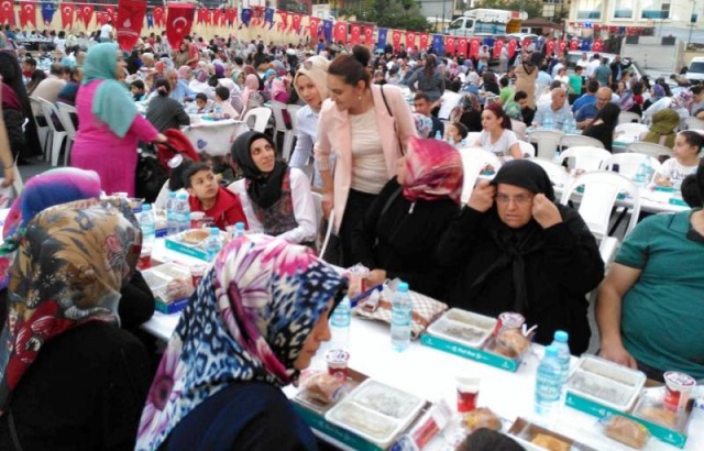 Ataşehir Ak Parti Ramazan Proğramı Fotoları