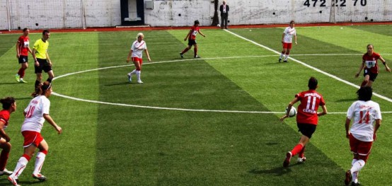 atasehir-belediye-bayan-futbol-konak