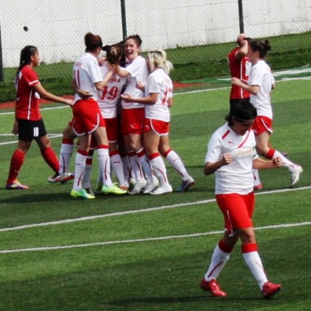 atasehir-belediye-bayan-futbol-konak