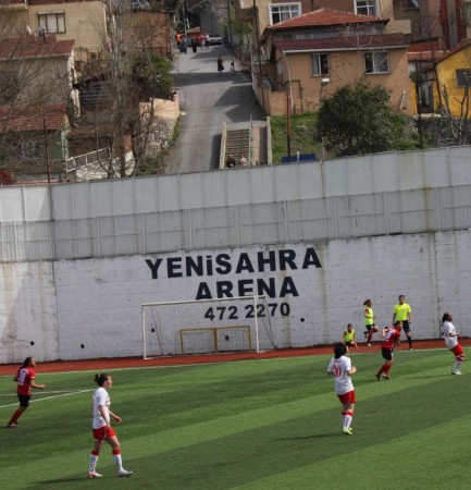 atasehir-belediye-bayan-futbol-konak