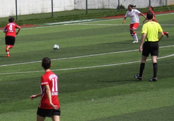 atasehir-belediye-bayan-futbol-konak