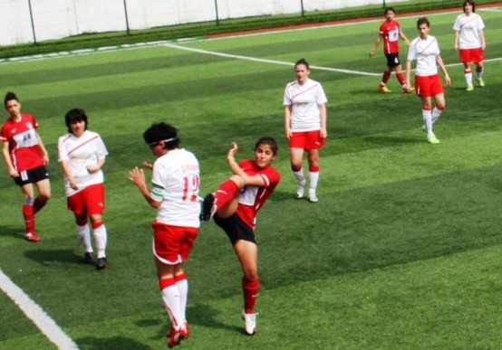 atasehir-belediye-bayan-futbol-konak