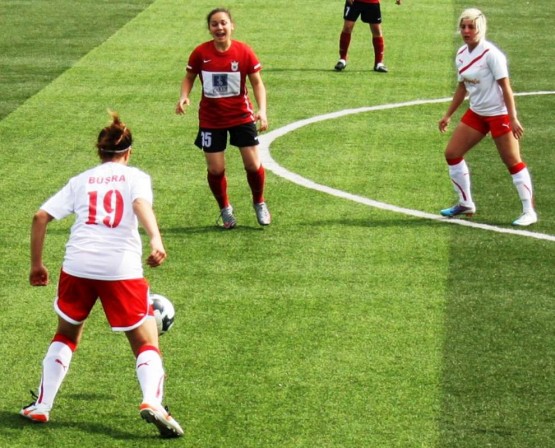 atasehir-belediye-bayan-futbol-konak