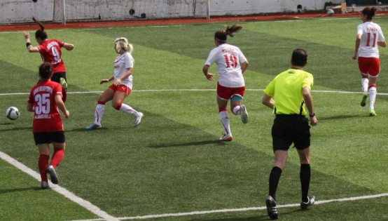 atasehir-belediye-bayan-futbol-konak