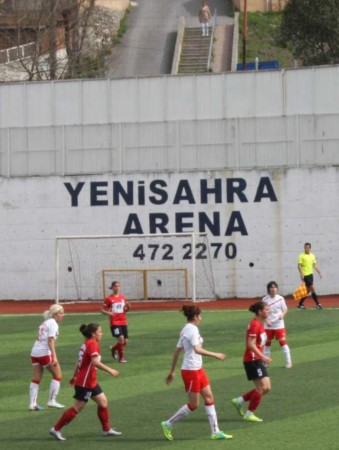 atasehir-belediye-bayan-futbol-konak