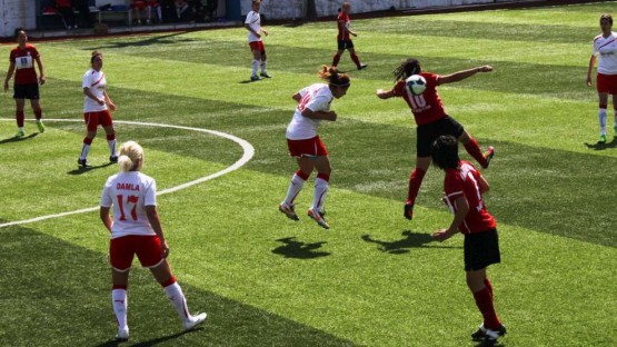 atasehir-belediye-bayan-futbol-konak