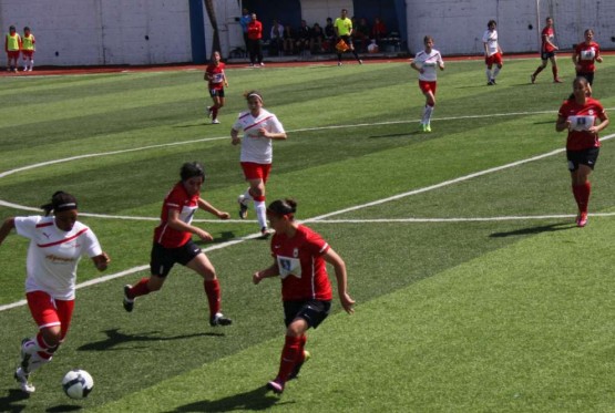 atasehir-belediye-bayan-futbol-konak