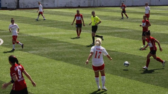 atasehir-belediye-bayan-futbol-konak