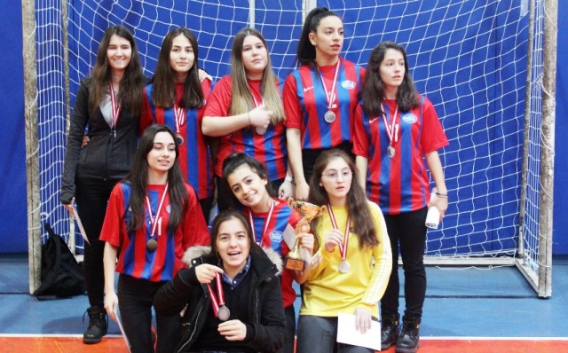 ATAŞEHİR OKULLAR ARASI FUTSAL TURNUVASI SONA ERDİ