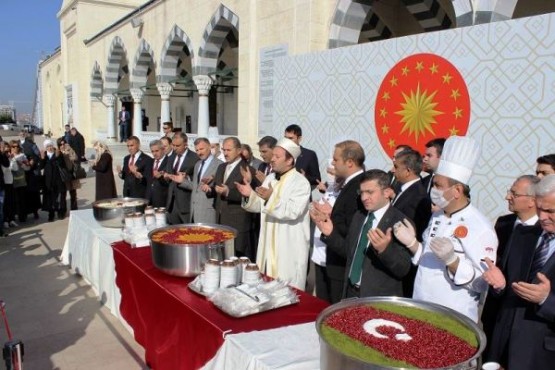 Ataşehir Mimar Sinan Cami, Aşure Dağıtımı