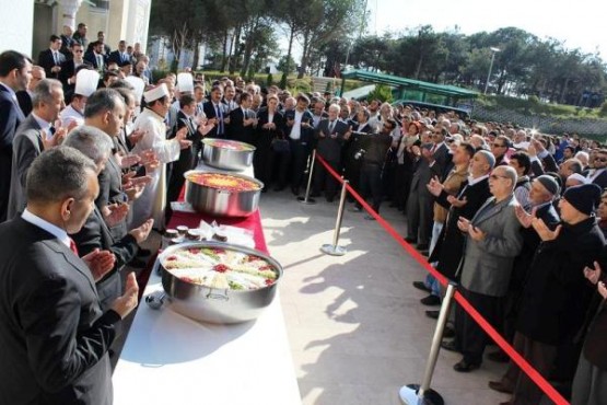 Ataşehir Mimar Sinan Cami, Aşure Dağıtımı