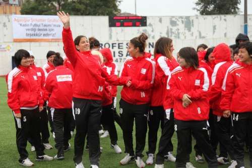 ATAŞEHİR BAYAN FUTBOL TAKIMI, BEŞİKTAŞ KARMASI MAÇI