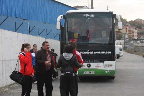 ATAŞEHİR BAYAN FUTBOL TAKIMI