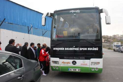 ATAŞEHİR BAYAN FUTBOL TAKIMI