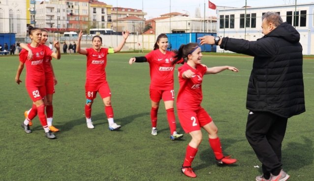 Ataşehir Bayan Futbol Takımı, Yenisahra Stadı