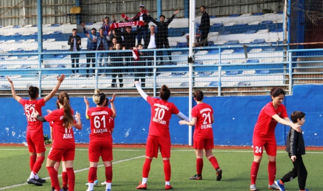 Ataşehir Bayan Futbol Takımı, Yenisahra Stadı