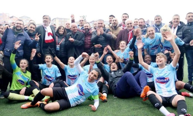 ATAŞEHİR BELEDİYESPOR KADIN FUTBOL TAKIMI ŞAMPİYON