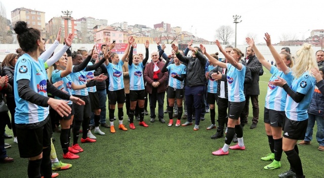 ATAŞEHİR BELEDİYESPOR KADIN FUTBOL TAKIMI ŞAMPİYON