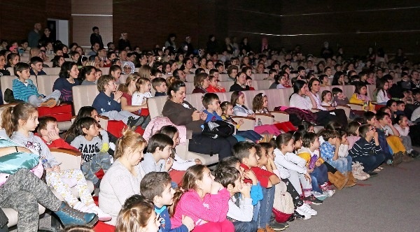 Ataşehir'de Binlerce çocuk tiyatro ve kitapla buluştu, 2016