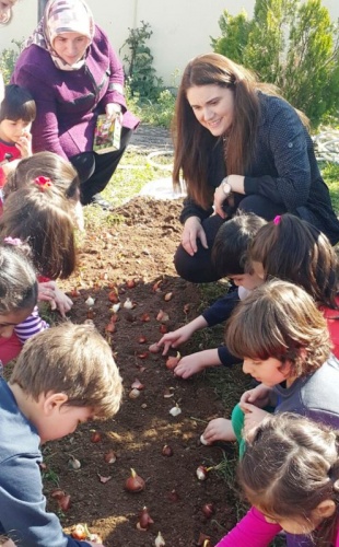 Ataşehir'de Çocuklar Baharı Lale Soğanı Dikerek Karşıladılar