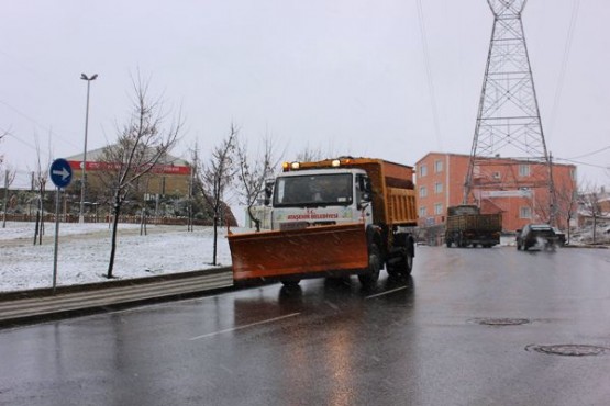 Ataşehir Belediyesi Kar çalışmalarını sürdürüyor