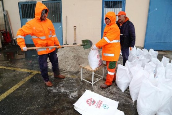 Ataşehir Belediyesi Kar çalışmalarını sürdürüyor