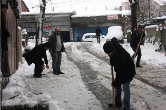 Ataşehir Öğütveren Sokak Kar Temizleme Çalışmaları 2015