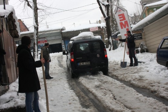 Ataşehir Öğütveren Sokak Kar Temizleme Çalışmaları 2015