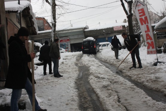 Ataşehir Öğütveren Sokak Kar Temizleme Çalışmaları 2015