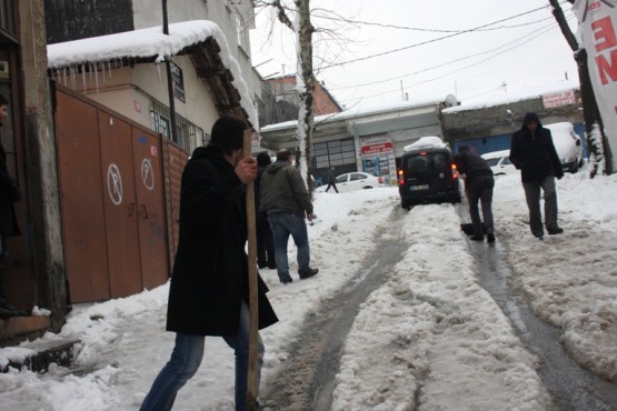 Ataşehir Öğütveren Sokak Kar Temizleme Çalışmaları 2015