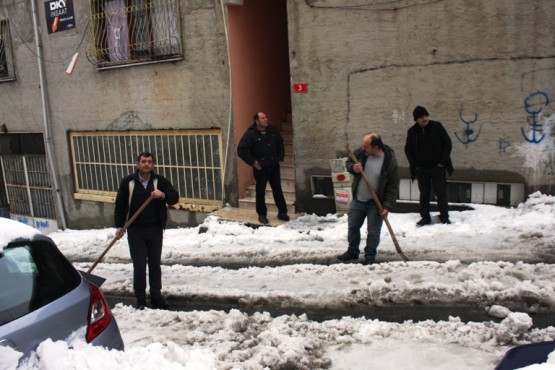 Ataşehir Öğütveren Sokak Kar Temizleme Çalışmaları 2015