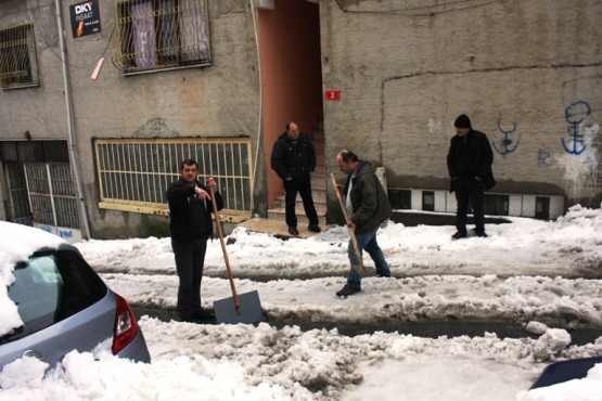 Ataşehir Öğütveren Sokak Kar Temizleme Çalışmaları 2015