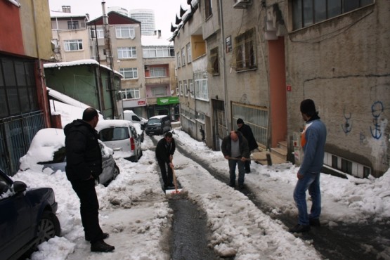 Ataşehir Öğütveren Sokak Kar Temizleme Çalışmaları 2015