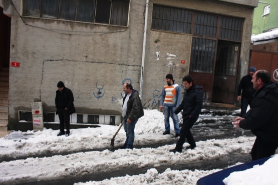 Ataşehir Öğütveren Sokak Kar Temizleme Çalışmaları 2015