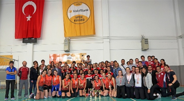 ATAŞEHİR'DE VOLEYBOL TURNUVASI SONA ERDİ