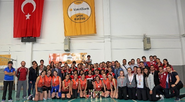 ATAŞEHİR'DE VOLEYBOL TURNUVASI SONA ERDİ