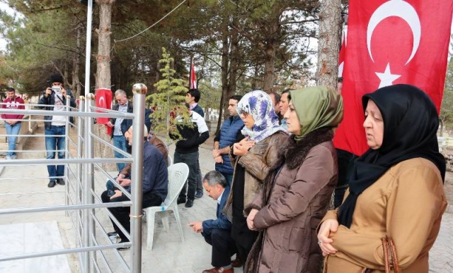 Bem-Bir-Sen'den Şehit Ömer Halisdemir'e Vefa, 
15 Temmuz hain darbe girişiminin simgesi haline gelen Şehit Piyade Astsubay Başçavuş Ömer Halisdemir’in kabrini ziyaret etti.