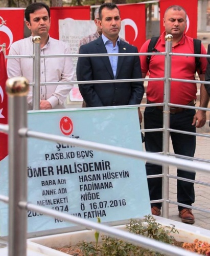 Bem-Bir-Sen'den Şehit Ömer Halisdemir'e Vefa, 
15 Temmuz hain darbe girişiminin simgesi haline gelen Şehit Piyade Astsubay Başçavuş Ömer Halisdemir’in kabrini ziyaret etti.