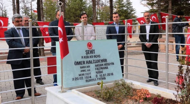 Bem-Bir-Sen'den Şehit Ömer Halisdemir'e Vefa, 
15 Temmuz hain darbe girişiminin simgesi haline gelen Şehit Piyade Astsubay Başçavuş Ömer Halisdemir’in kabrini ziyaret etti.