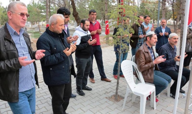 Bem-Bir-Sen'den Şehit Ömer Halisdemir'e Vefa, 
15 Temmuz hain darbe girişiminin simgesi haline gelen Şehit Piyade Astsubay Başçavuş Ömer Halisdemir’in kabrini ziyaret etti.