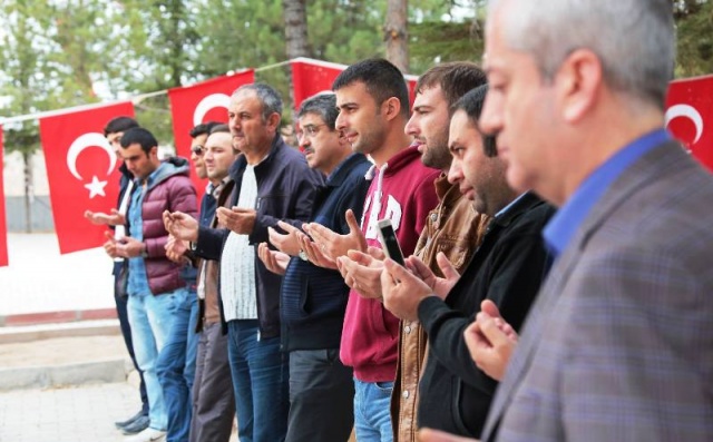 Bem-Bir-Sen'den Şehit Ömer Halisdemir'e Vefa, 
15 Temmuz hain darbe girişiminin simgesi haline gelen Şehit Piyade Astsubay Başçavuş Ömer Halisdemir’in kabrini ziyaret etti.