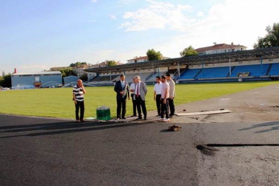 Çankırı Valisi Stad yapımını Denetledi