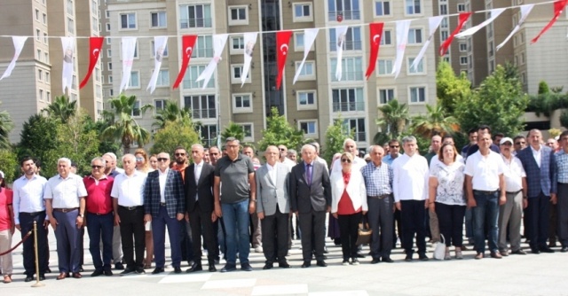 CHP, ATAŞEHİR'DE 15 TEMMUZ ŞEHİTLERİNİ ANDI