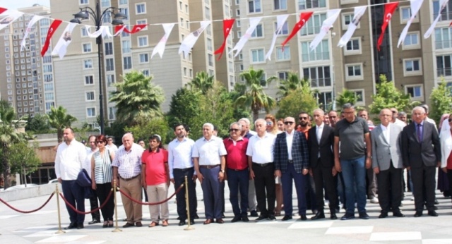 CHP, ATAŞEHİR'DE 15 TEMMUZ ŞEHİTLERİNİ ANDI