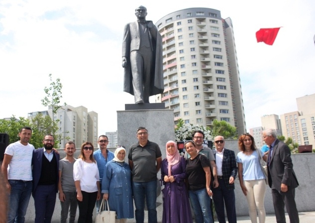 CHP, ATAŞEHİR'DE 15 TEMMUZ ŞEHİTLERİNİ ANDI